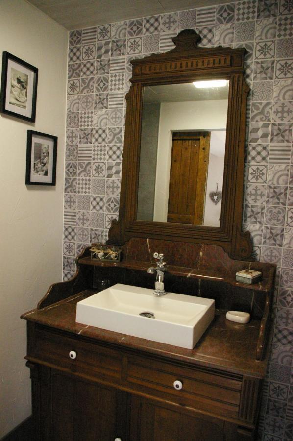 Au Charme D'Antan Bed & Breakfast Féron Екстериор снимка
