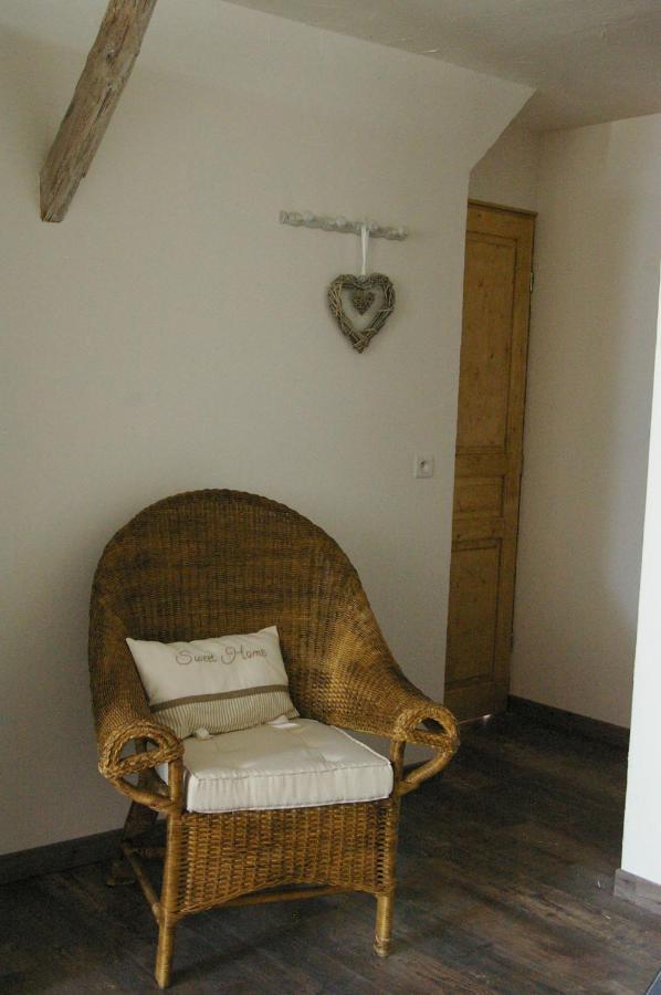 Au Charme D'Antan Bed & Breakfast Féron Екстериор снимка