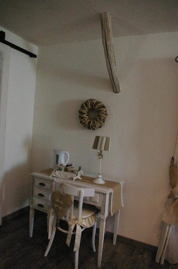 Au Charme D'Antan Bed & Breakfast Féron Екстериор снимка