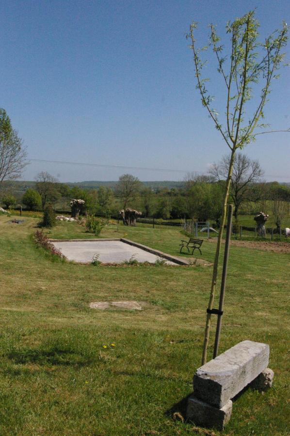 Au Charme D'Antan Bed & Breakfast Féron Екстериор снимка