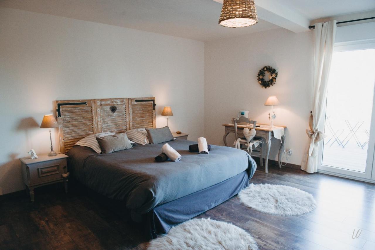 Au Charme D'Antan Bed & Breakfast Féron Екстериор снимка