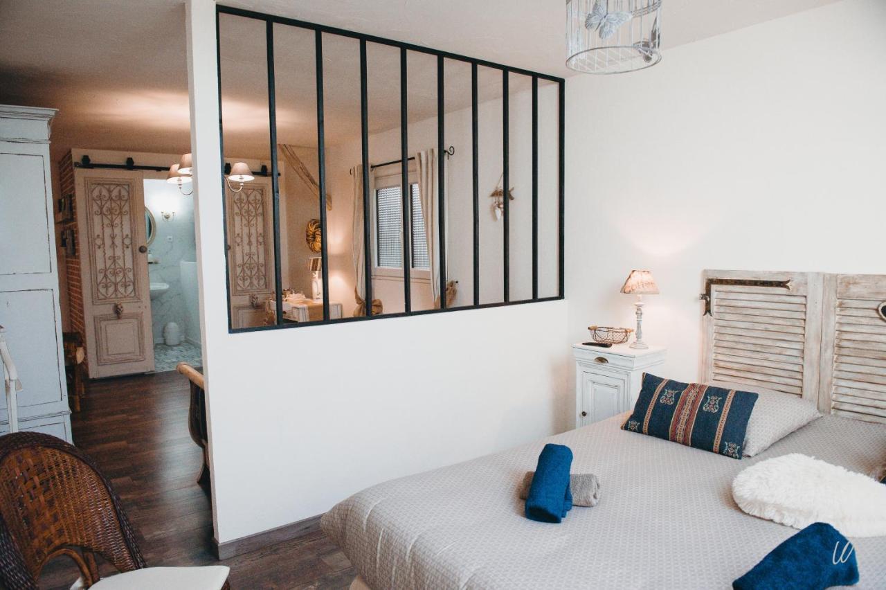 Au Charme D'Antan Bed & Breakfast Féron Екстериор снимка
