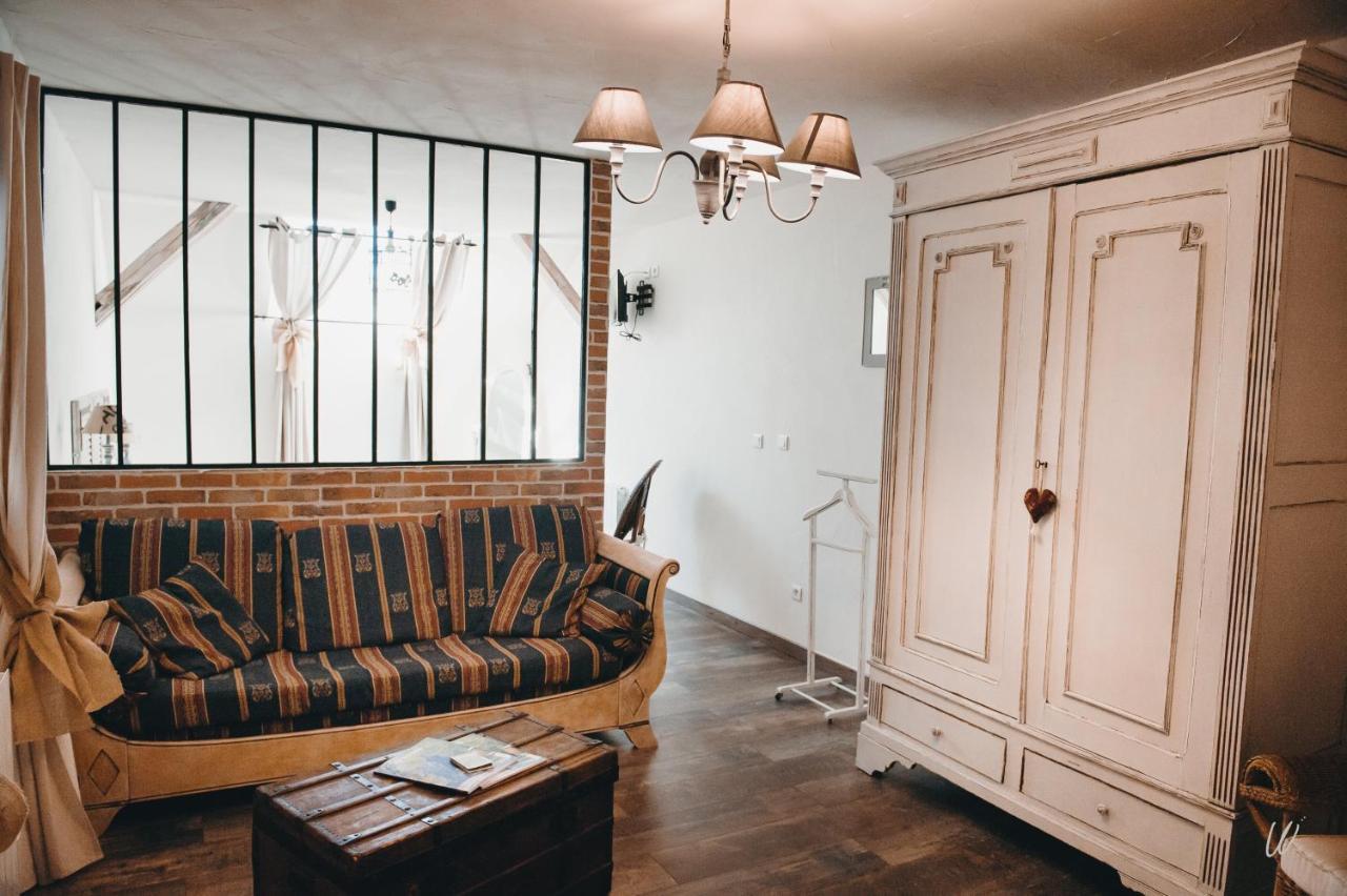 Au Charme D'Antan Bed & Breakfast Féron Екстериор снимка