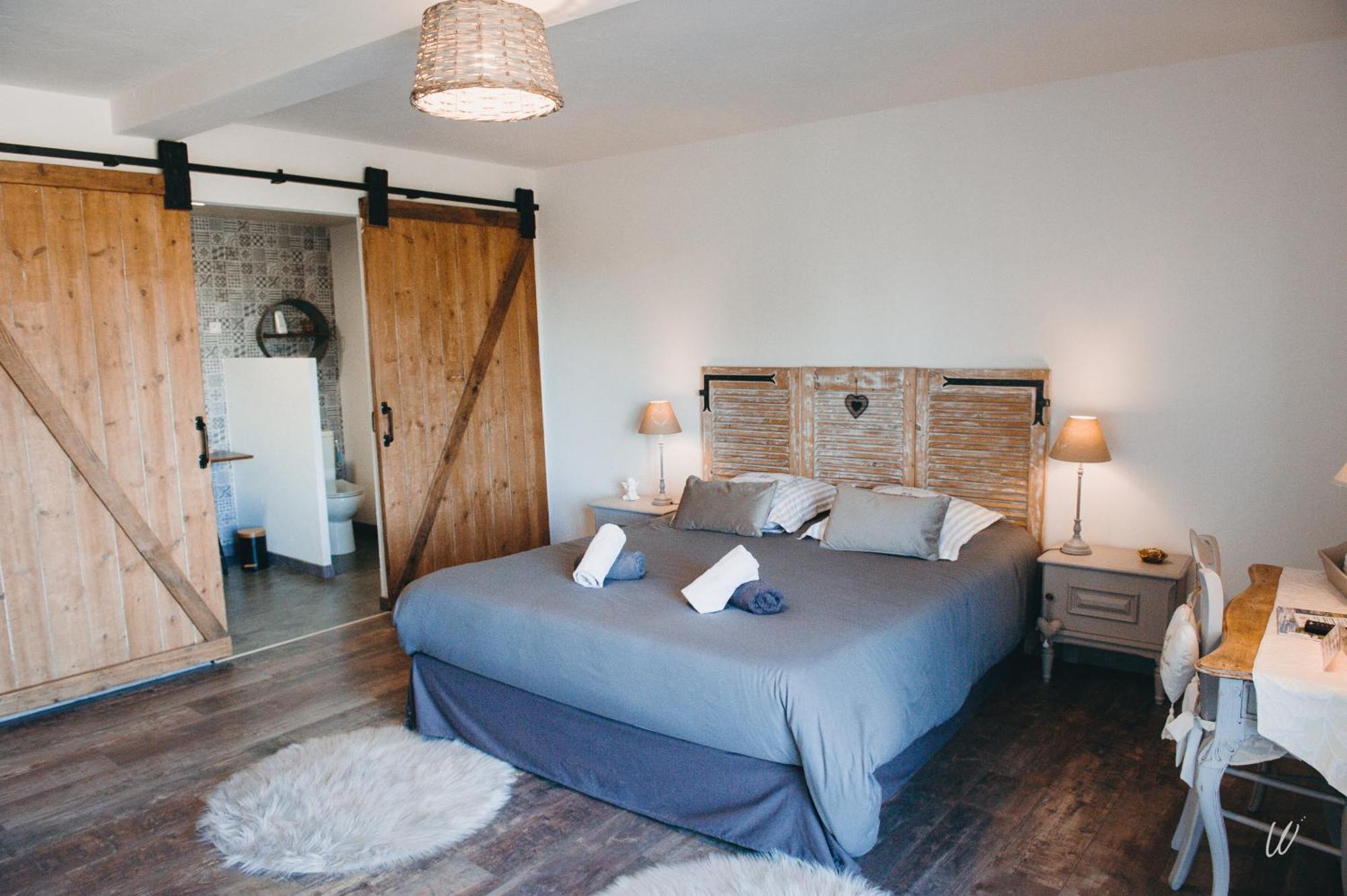 Au Charme D'Antan Bed & Breakfast Féron Екстериор снимка