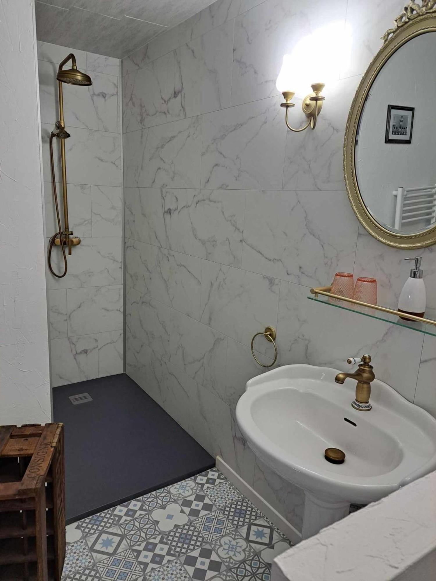 Au Charme D'Antan Bed & Breakfast Féron Екстериор снимка
